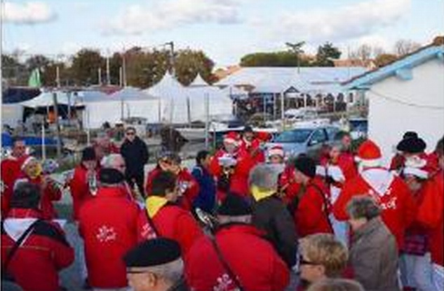 Huîtres et entre-deux-mers aux Cabanes en fête d'Andernos (Gironde)