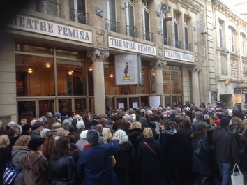 La foule en attente malgré le froid (phJCM)