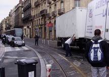 Bordeaux: quand un camion s'égare  sur la voie du tram