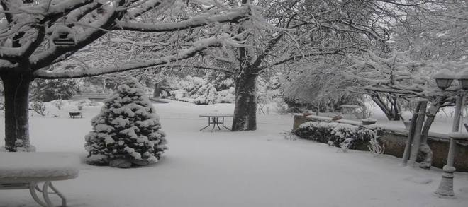 Un parc sous la neige près d'Orange