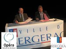 Signature de la convention par D. Ducassou, Président de l’ONBA et D. Rousseau, Maire de Bergerac