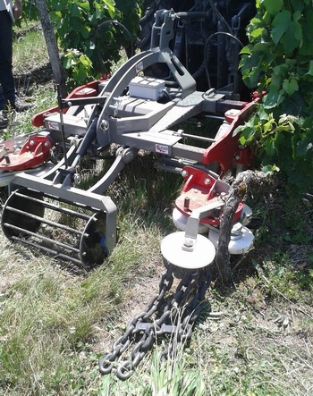 Démonstrations de désherbage mécanique de la vigne en Gironde