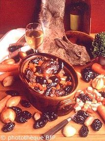 La recette du célèbre lapin aux pruneaux La recette du célèbre lapin aux pruneaux