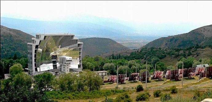 Le four solaire français (illustration Wikipedia) Le four solaire français (illustration Wikipedia)