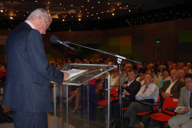 Philippe Madrelle devant  les maires (Ph Paysud)