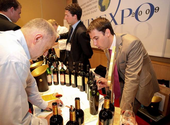 Vinexpo 20011 à Bordeaux: vignerons qui rient et vignerons qui pleurent