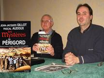 C. FELIX et P.AUDOUX présentant son livre  (Ph RD) C. FELIX et P.AUDOUX présentant son livre  (Ph RD)