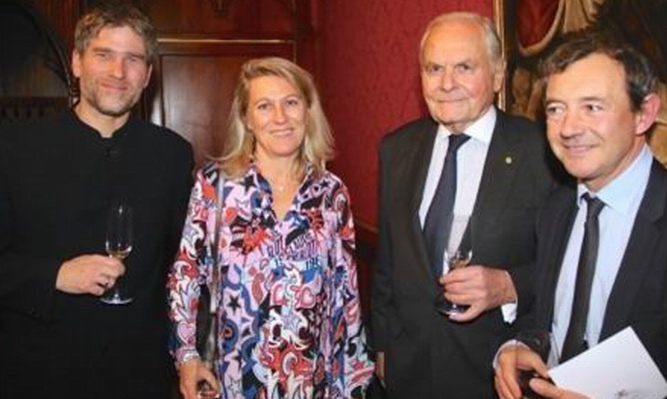 Nicolas Dautricourt, violoniste ; Marina Mas, directrice de la Fondation Bergonié ; Bernard Magrez, fondateur Vignobles Bernard Magrez ; François-Xavier Mahon, directeur de l'Institut Bergonié (ph Christian Couly)