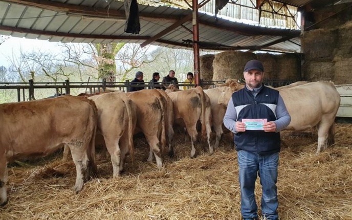Un  cadeau d'une valeur de 20 000€ pour un éleveur de Castella (ph Campagne 47)