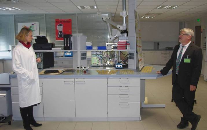 Dans un laboratoire du CEDOP (Ph Paysud) Dans un laboratoire du CEDOP (Ph Paysud)