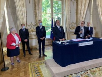 La signature de l'accord (ph site ARF)