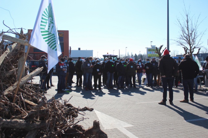 Une action symbolique (ph JA 33) Une action symbolique (ph JA 33)