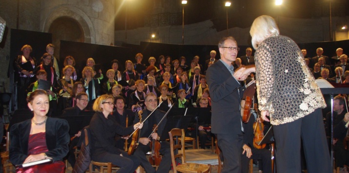 Eliane Lavail remercie Xavier-Julien Laferrière (Les Caractères)-Ph Paysud Eliane Lavail remercie Xavier-Julien Laferrière (Les Caractères)-Ph Paysud