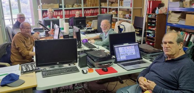 Avec l'association (ph RD) Avec l'association (ph RD)