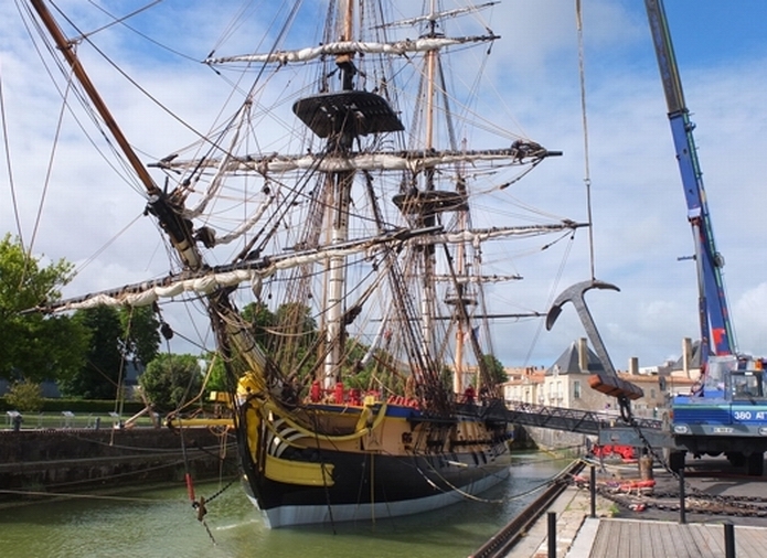 La nouvelle Hermione va quitter le port sous les caméras France3