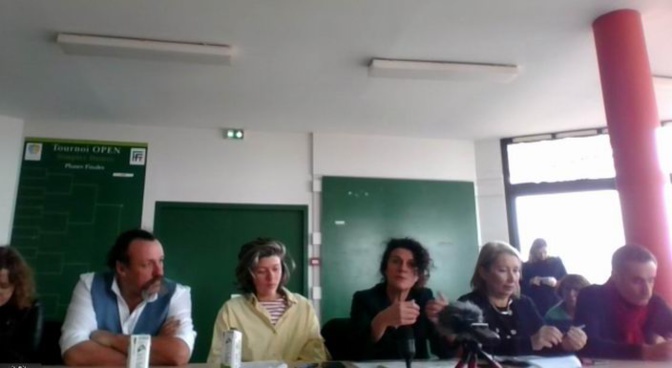Les écologistes ciblent l'usine à saumon du Verdon-sur-Mer