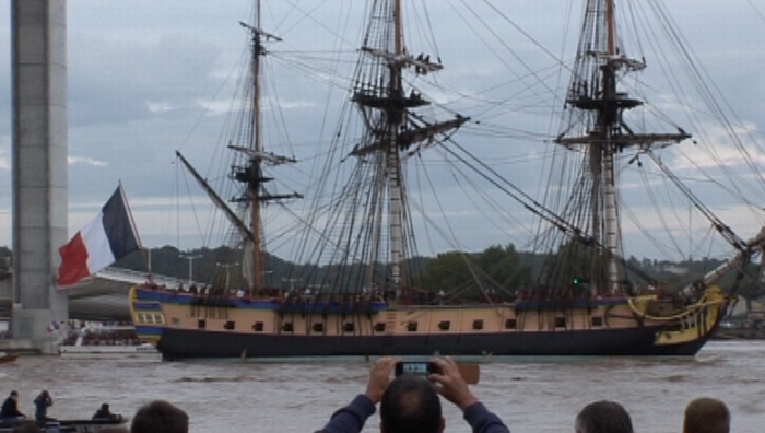 L'Hermione vient de passer le Pont Chaban-Delmas,mardi 7 octobre,à 19H L'Hermione vient de passer le Pont Chaban-Delmas,mardi 7 octobre,à 19H