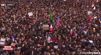 Les Français dans la rue par milliers:Et maintenant que faire?