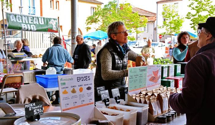 Villeneuve-sur-Lot:le premier marché bio de France fête ses 40 ans Villeneuve-sur-Lot:le premier marché bio de France fête ses 40 ans
