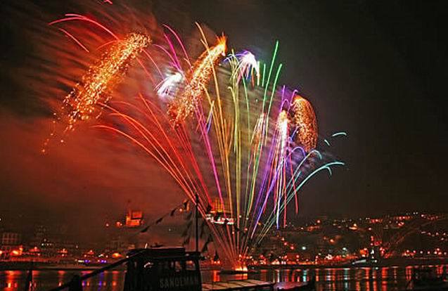 Un sommet mondial des feux d'artifices à Bordeaux avec spectacle 