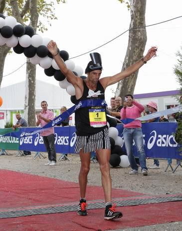 Thierry Guilbaut à l'arrivée (ph Marathon Médoc) Thierry Guilbaut à l'arrivée (ph Marathon Médoc)