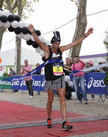 Thierry Guilbaut à l'arrivée (ph Marathon Médoc)