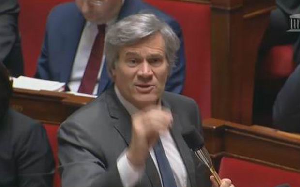 Le ministre répondant aus questions à l'Assemblée Nationale (capture d'écran de vidéo)