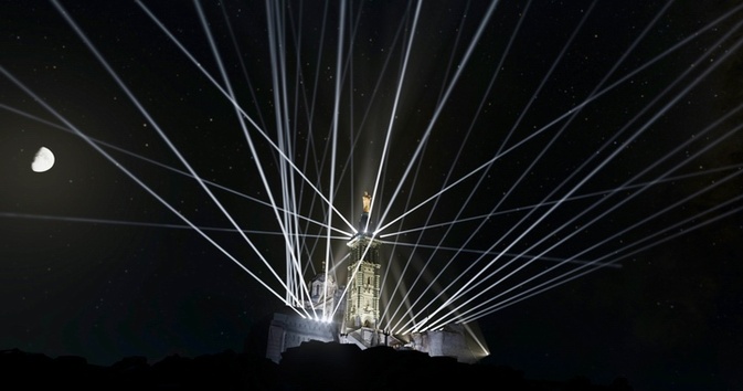 Photo Monumental Tour