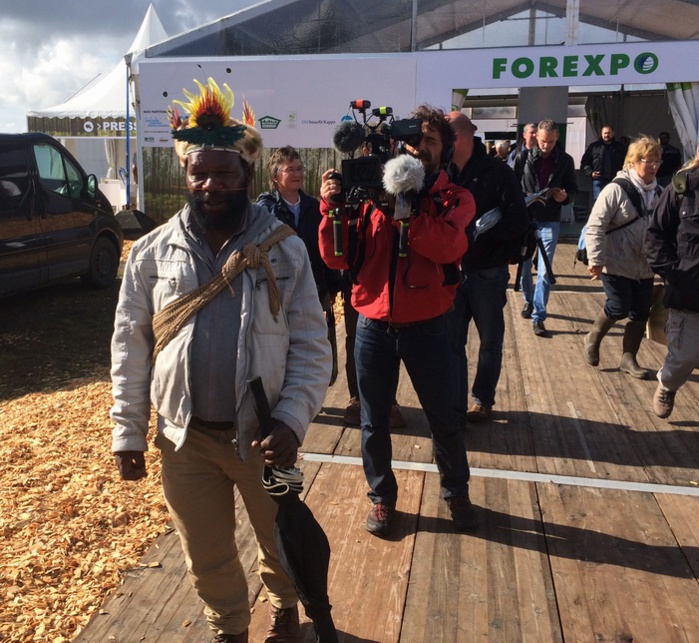 Un chef papou en visite au salon FOREXPO de Mimizan