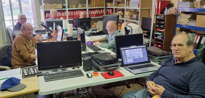 Avec l'association (ph RD) Avec l'association (ph RD)