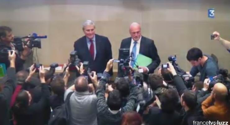 Nouvellement élu, Alain Rousset prend la place du président de séance doyen d'âge Michel Veunac ( capture d'écran France 3)