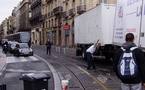 Bordeaux: quand un camion s'égare  sur la voie du tram