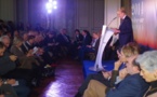 Alain Juppé sur le bout des pieds dans le jardin privé de François Hollande