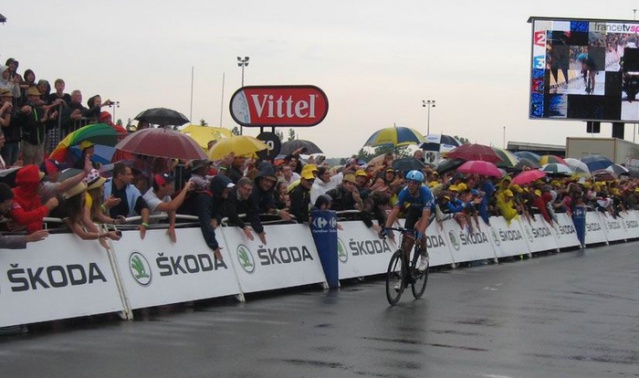 L'arrivée du vainqueur de l'étape Ramunas Navardauskas L'arrivée du vainqueur de l'étape Ramunas Navardauskas